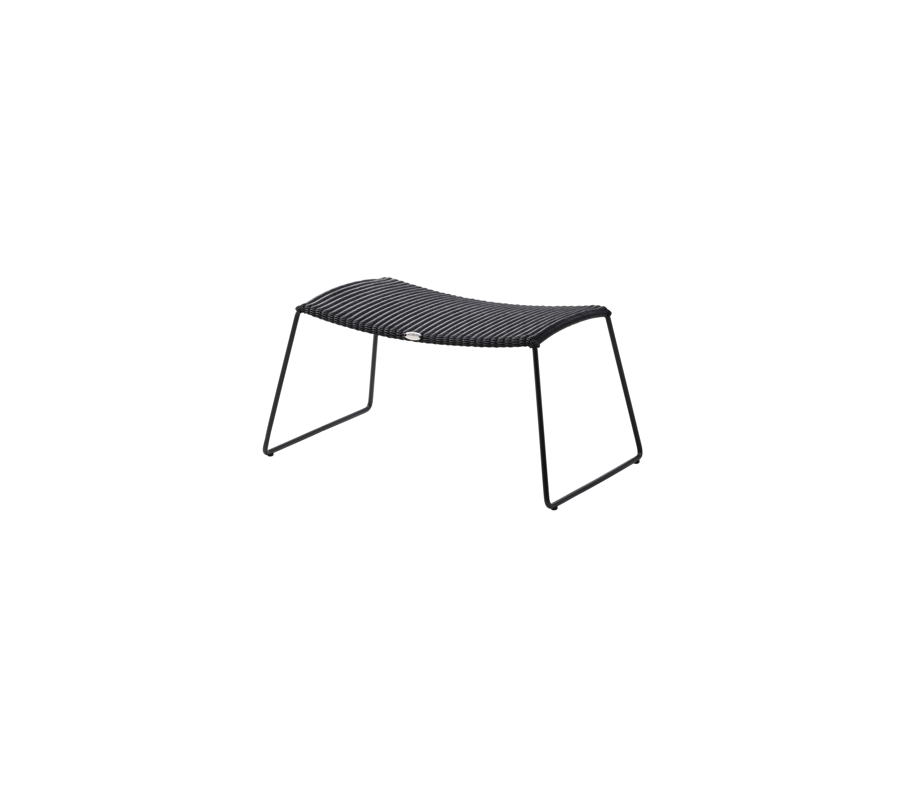 pieza de asiento negra con una superficie curva y un marco de metal, diseñada para la comodidad y el soporte mientras te relajas.