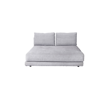 Sofá gris elegante con dos cojines de respaldo, que ofrece un diseño moderno y minimalista ideal para espacios contemporáneos.