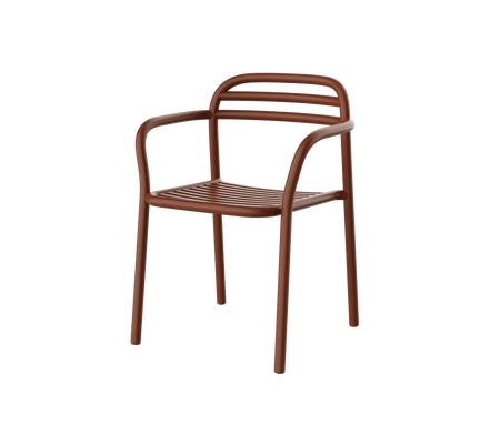 Silla marrón con un diseño moderno que cuenta con brazos curvados y lamas horizontales en el respaldo. Ideal para asientos informales.