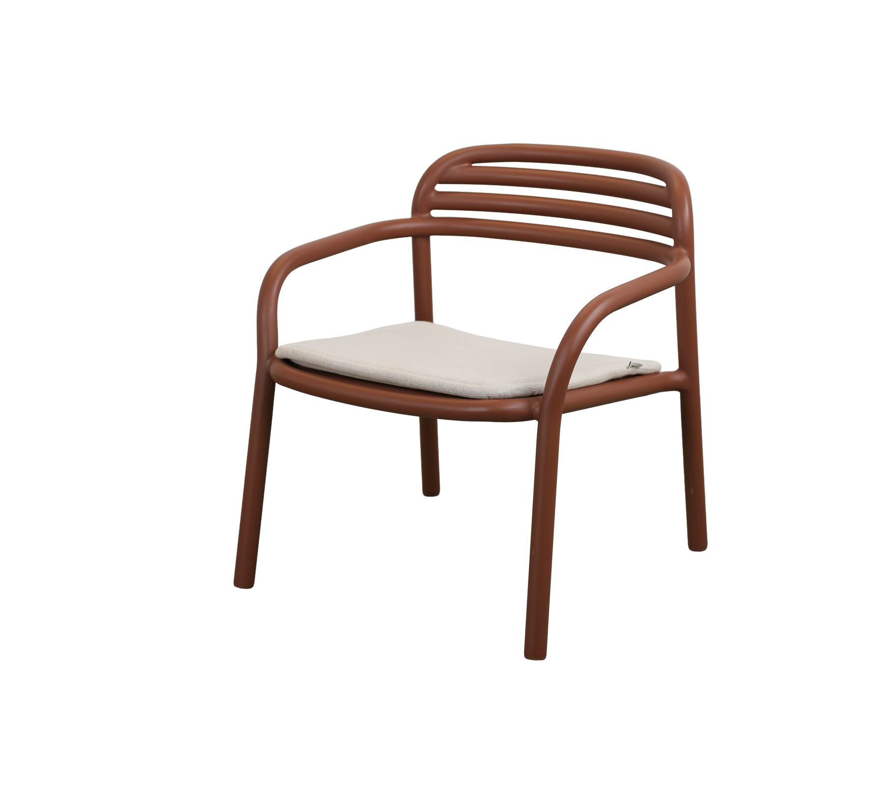 Silla roja desértica moderna con un cojín de arena.