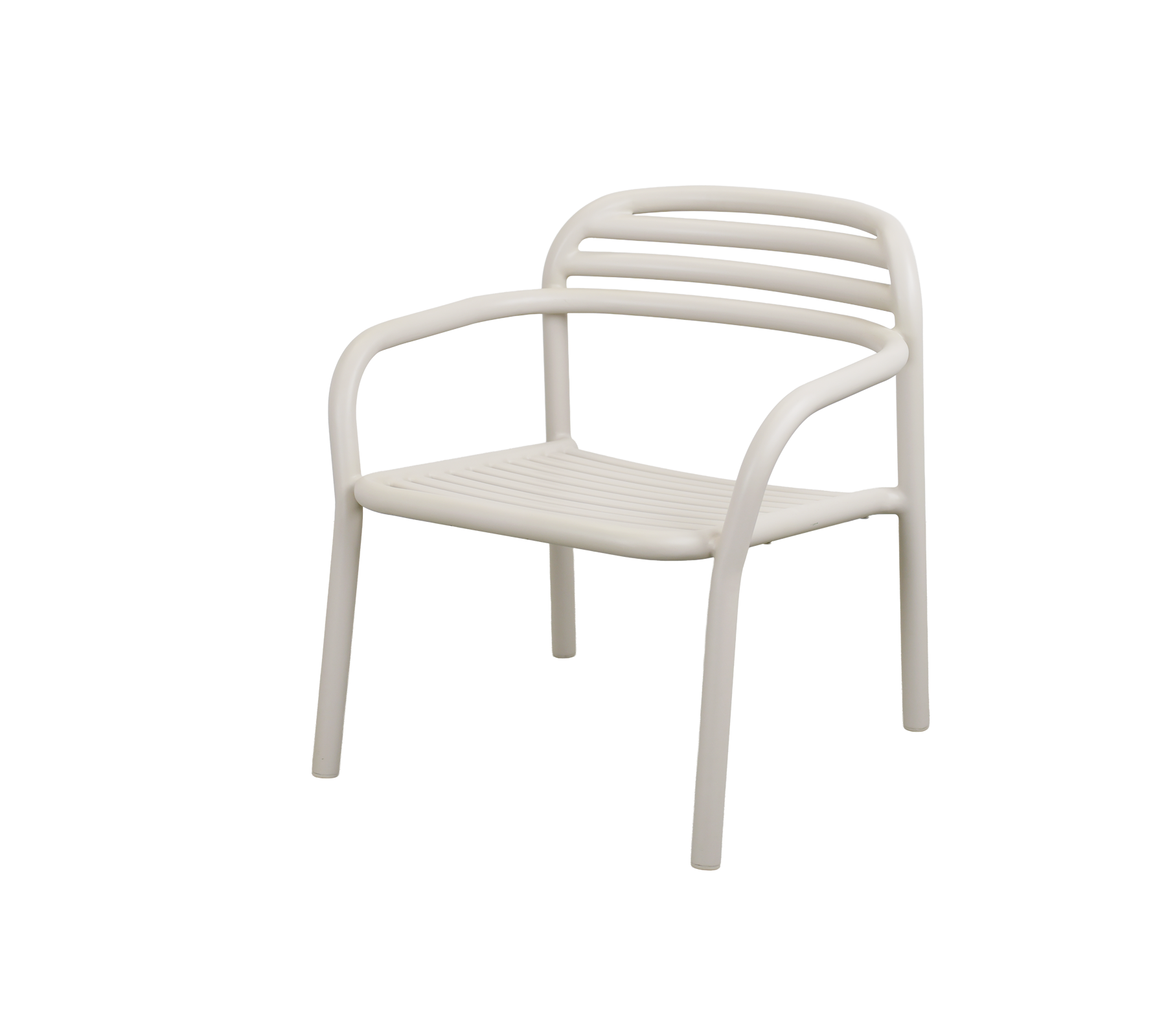 Silla moderna de color arena con un diseño minimalista.
