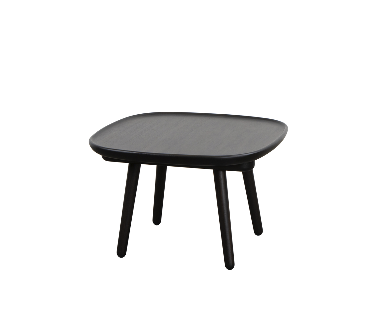 Mesa cuadrada negra con una superficie suave y cuatro patas delgadas, diseñada para versatilidad y simplicidad en estilo.