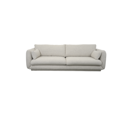 Un sofá moderno de color claro con cojines de felpa y dos cojines decorativos en cada extremo, diseñado para la comodidad y el estilo.