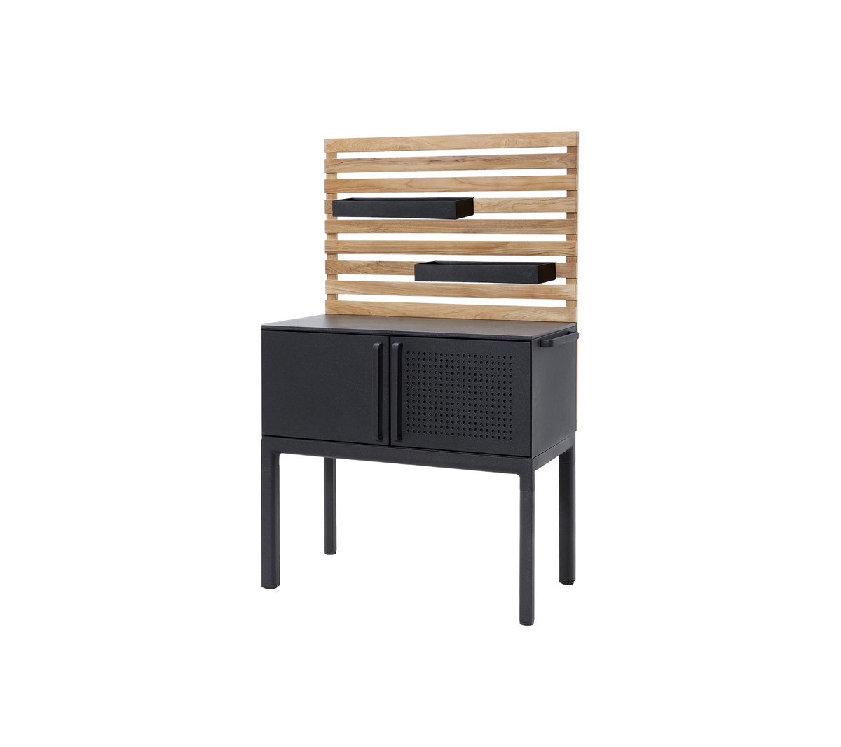 Elegante armario con una estantería de listones de madera y una base negra elegante con puertas y detalles perforados para almacenamiento y exhibición.