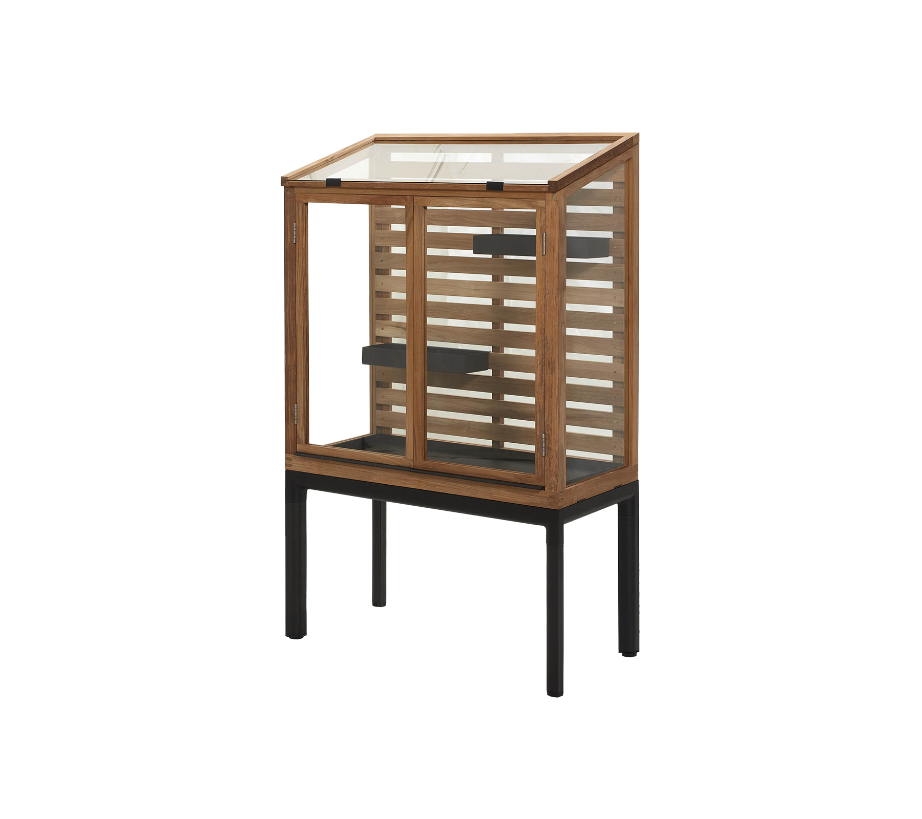 Vitrina elegante con un marco de madera con diseño de listones y una puerta de vidrio, ideal para exhibir objetos.