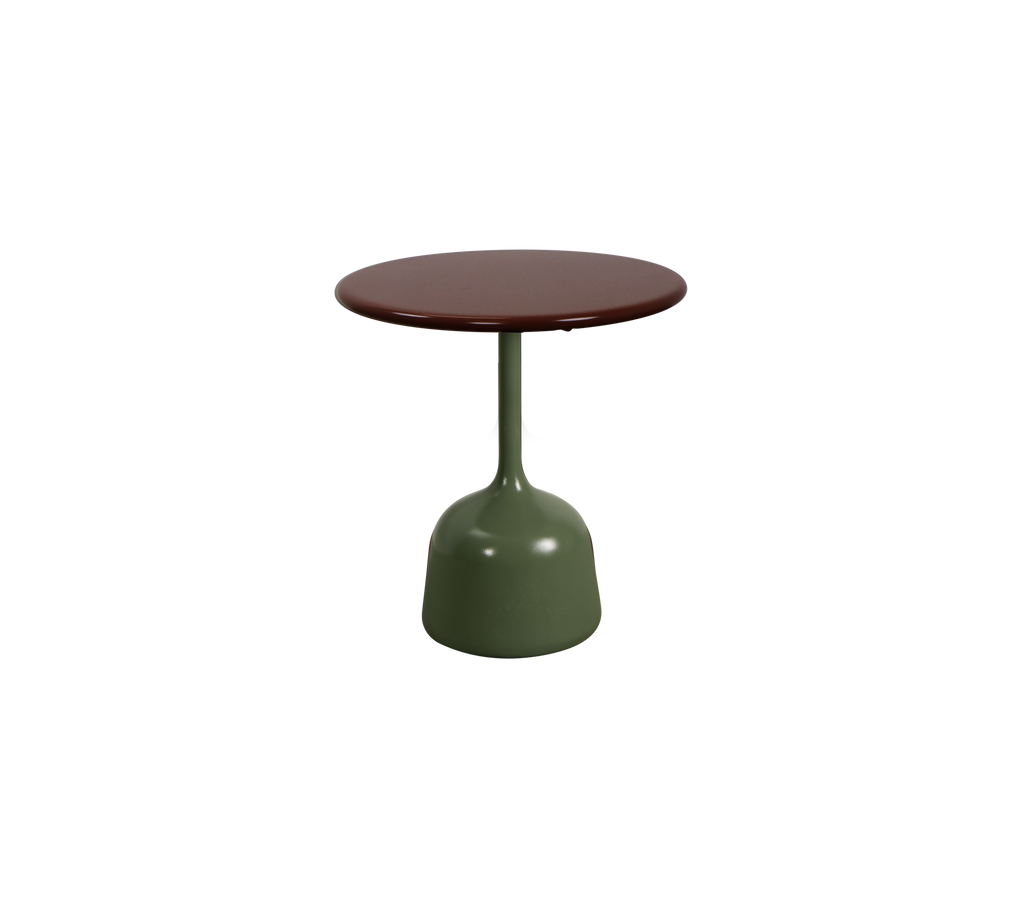Mesa verde oliva con una parte superior burdeos.