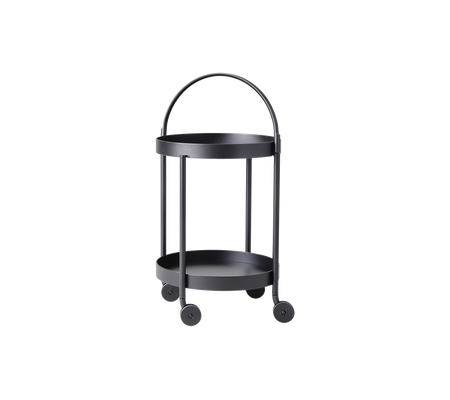 Carro de servicio negro de dos niveles con ruedas, con un mango curvado y un diseño minimalista, ideal para almacenamiento y exhibición versátil.