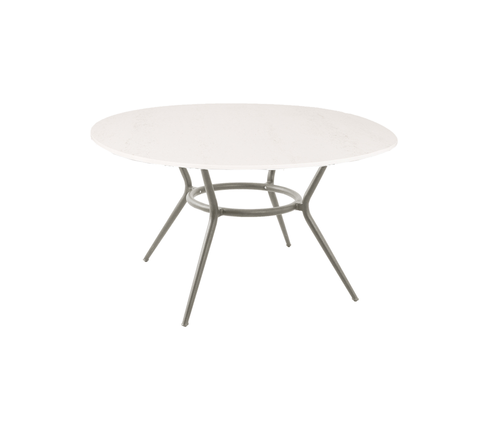 Mesa redonda con un diseño simple y una superficie de color claro.