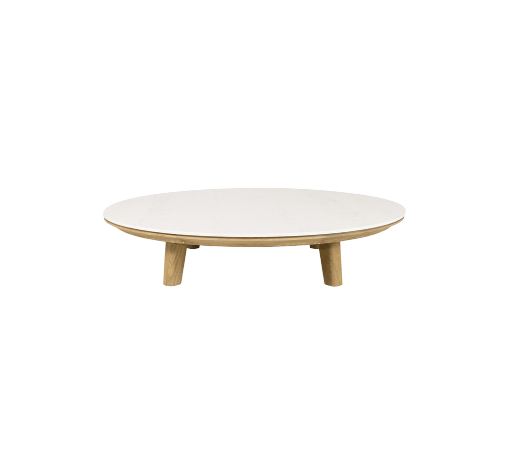 Mesa de café redonda con una parte superior blanca elegante y patas de madera natural, diseñada para una estética moderna.