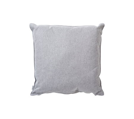 Cojín gris con un patrón texturizado, con bordes de ribete para un acento elegante y cómodo en cualquier entorno.
