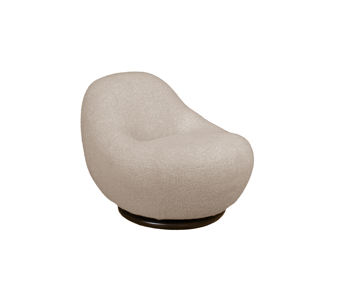Silla curva de color arena con una superficie suave.