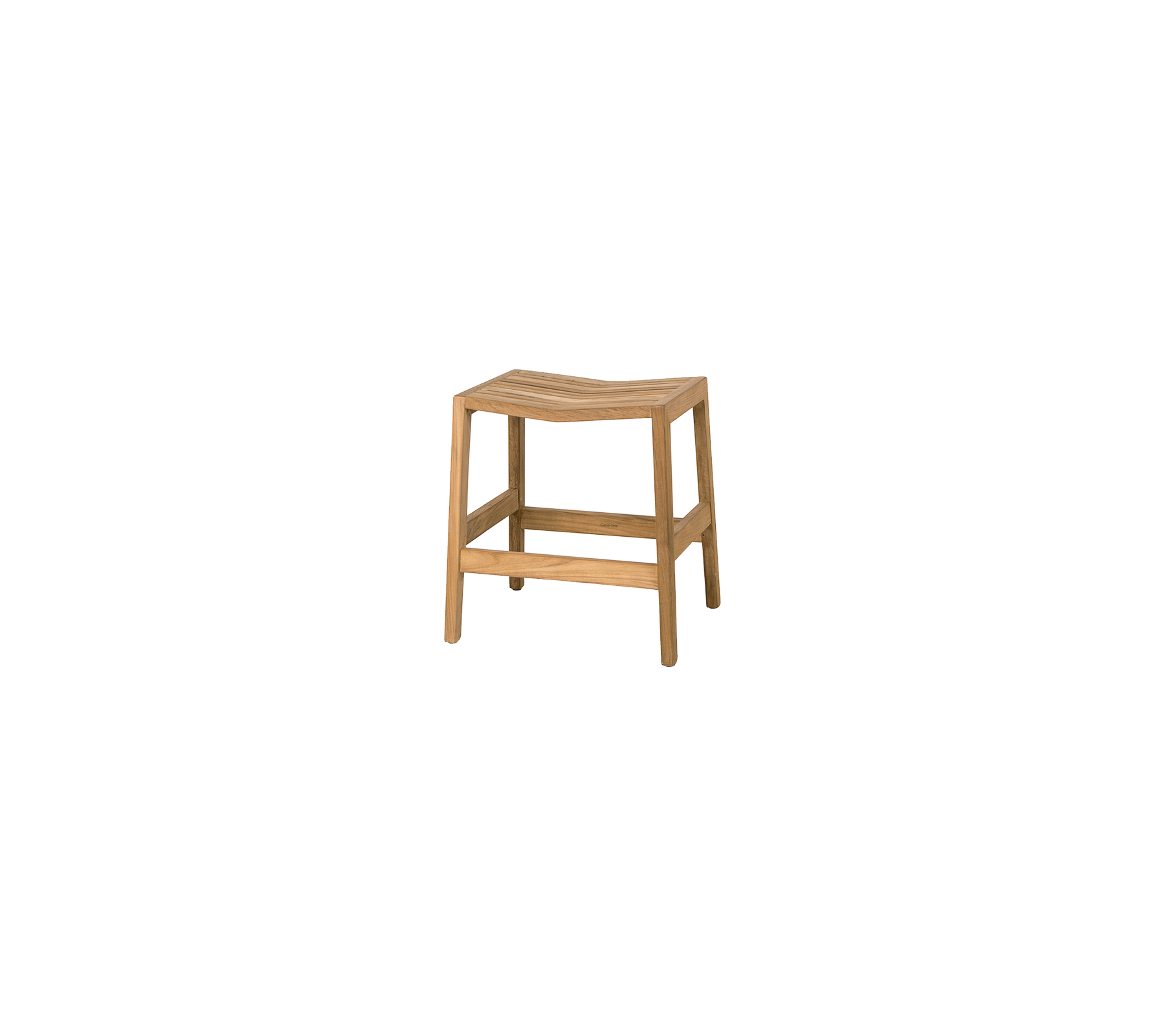 Taburete de madera natural con un diseño sencillo, con un asiento plano y patas robustas, ideal para diversos usos y espacios.