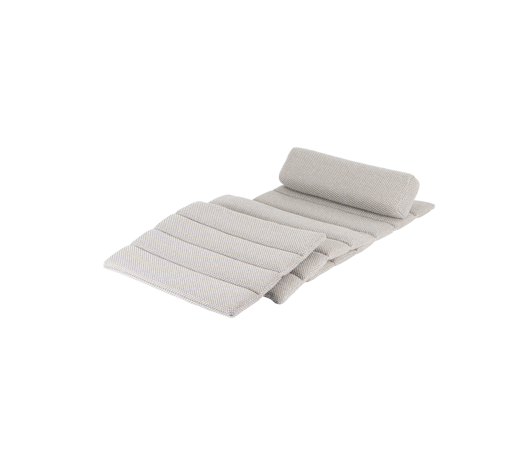 Alfombra gris claro acolchada con un extremo enrollado y múltiples pliegues horizontales para mayor comodidad. Ideal para descansar o relajarse.