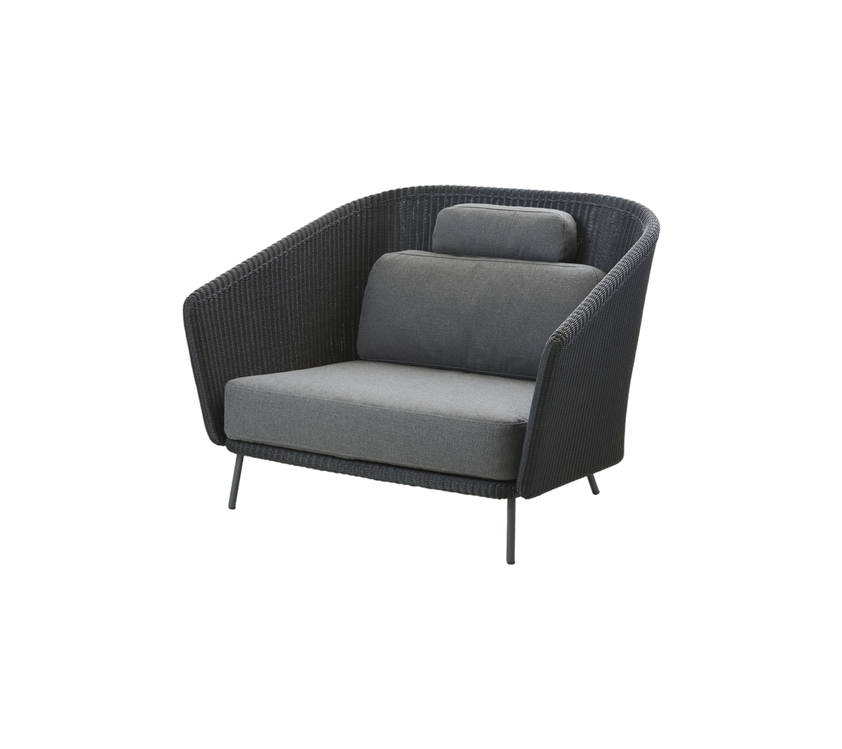 Sillón moderno y elegante con un diseño curvado, estructura de mimbre oscuro y cómodos cojines grises.