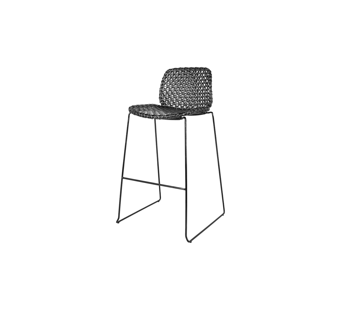 Silla alta elegante con asiento trenzado y un marco de metal elegante, perfecto para añadir un toque de elegancia moderna a cualquier espacio.