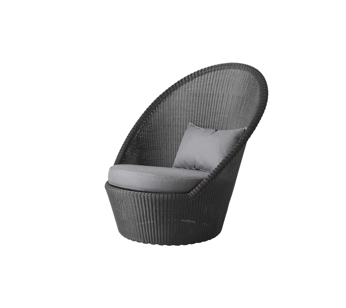 Silla elegante con un diseño curvado, que cuenta con un cojín cómodo y una textura tejida en un color gris suave. Ideal para relajarse.