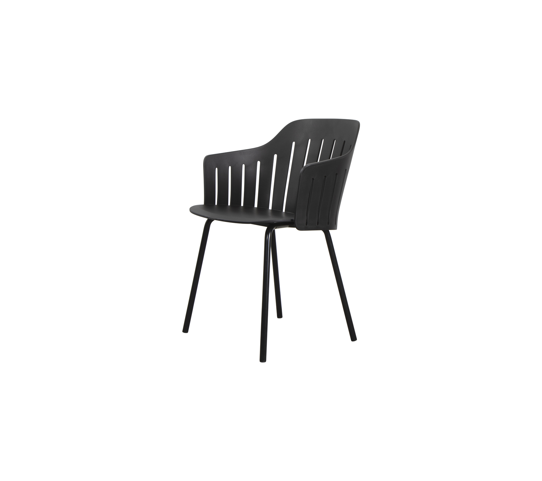 Silla negra elegante con respaldo curvado y patas resistentes, ideal para espacios modernos y uso versátil.