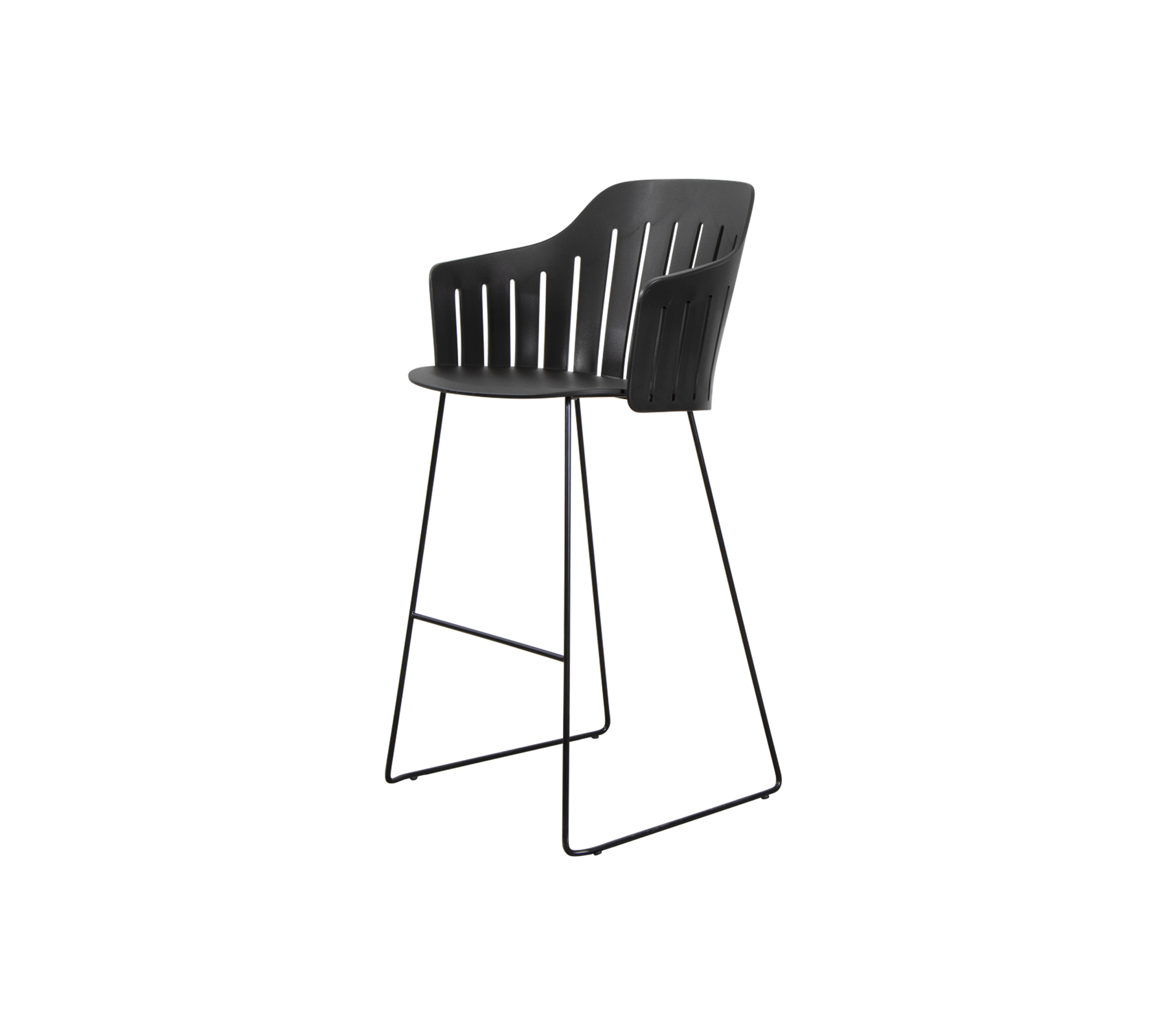 Taburete de bar negro con respaldo curvado y patas de metal delgadas, diseñado para aportar estilo y comodidad.