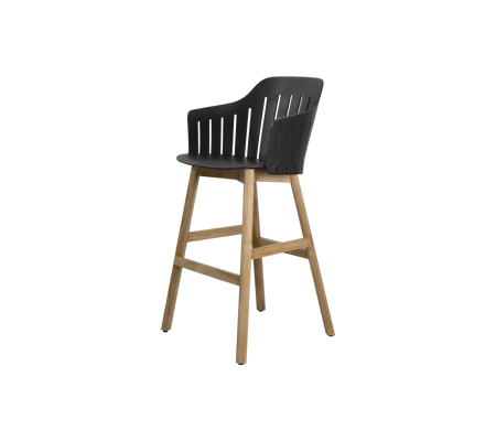 Silla alta elegante con un asiento negro y elegante con listones verticales y un marco de madera natural para un toque moderno. Perfecta para espacios de comedor.
