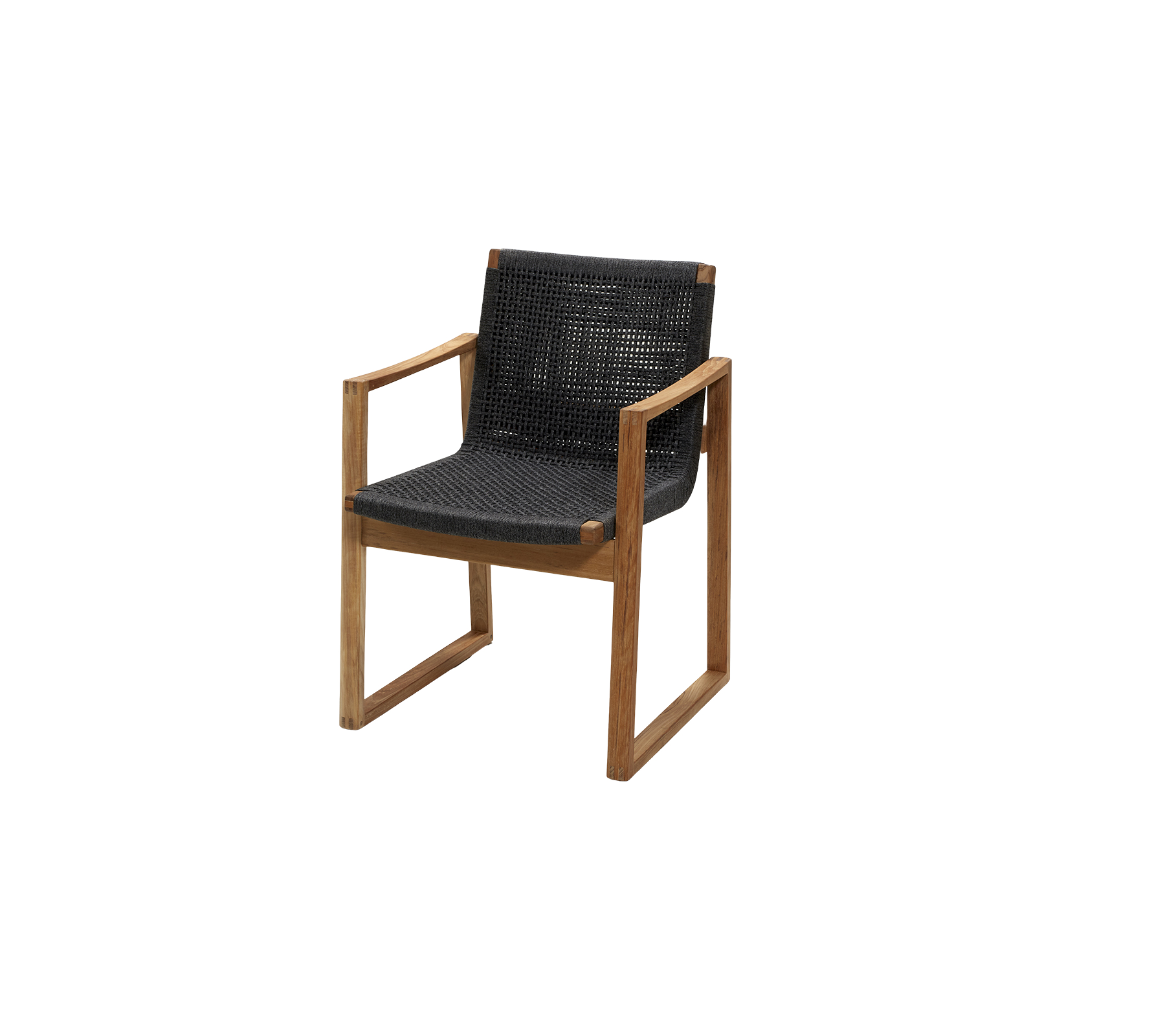 Silla elegante con un marco de madera elegante y un asiento y respaldo tejido en negro cómodo. Ideal para una decoración moderna.