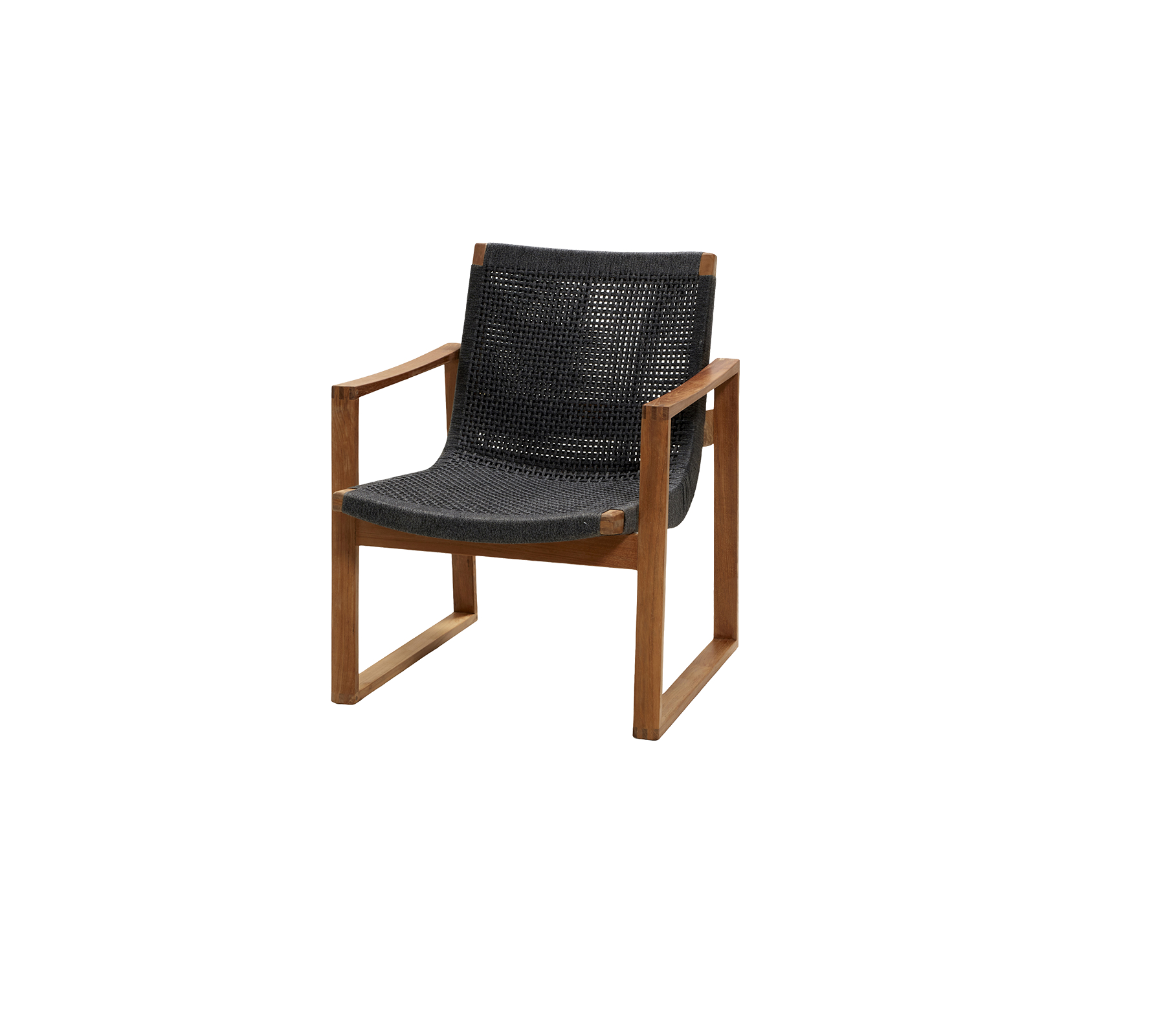 Silla elegante con un marco de madera y un asiento de tela oscura cómodo, perfecta para interiores modernos o ambientes informales.