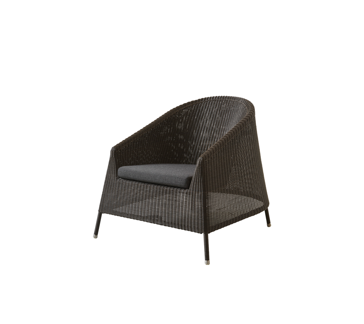 Silla tejida elegante con un asiento espacioso y un cojín cómodo, perfecta para relajarse y realzar cualquier espacio.