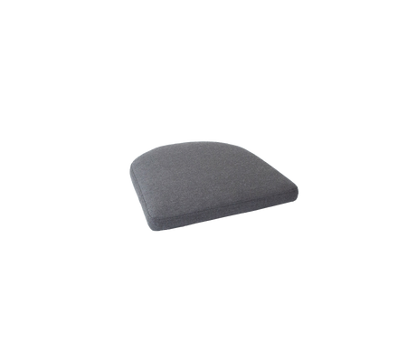 Cojín gris con forma curvada, diseñado para comodidad y soporte en aplicaciones de asiento.