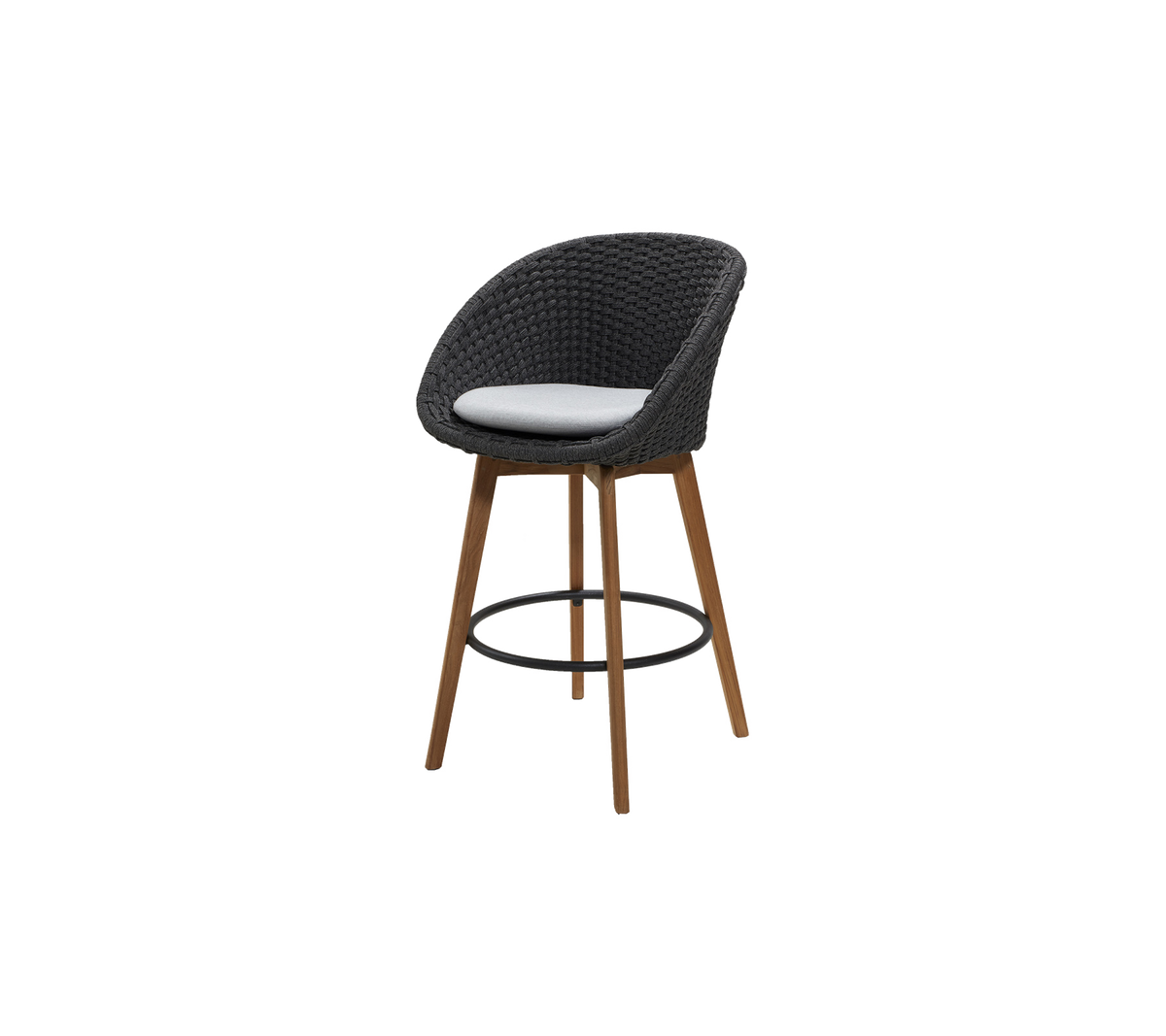 Taburete de bar estiloso con un asiento curvado en material tejido negro, complementado por patas de madera natural y un cojín cómodo.