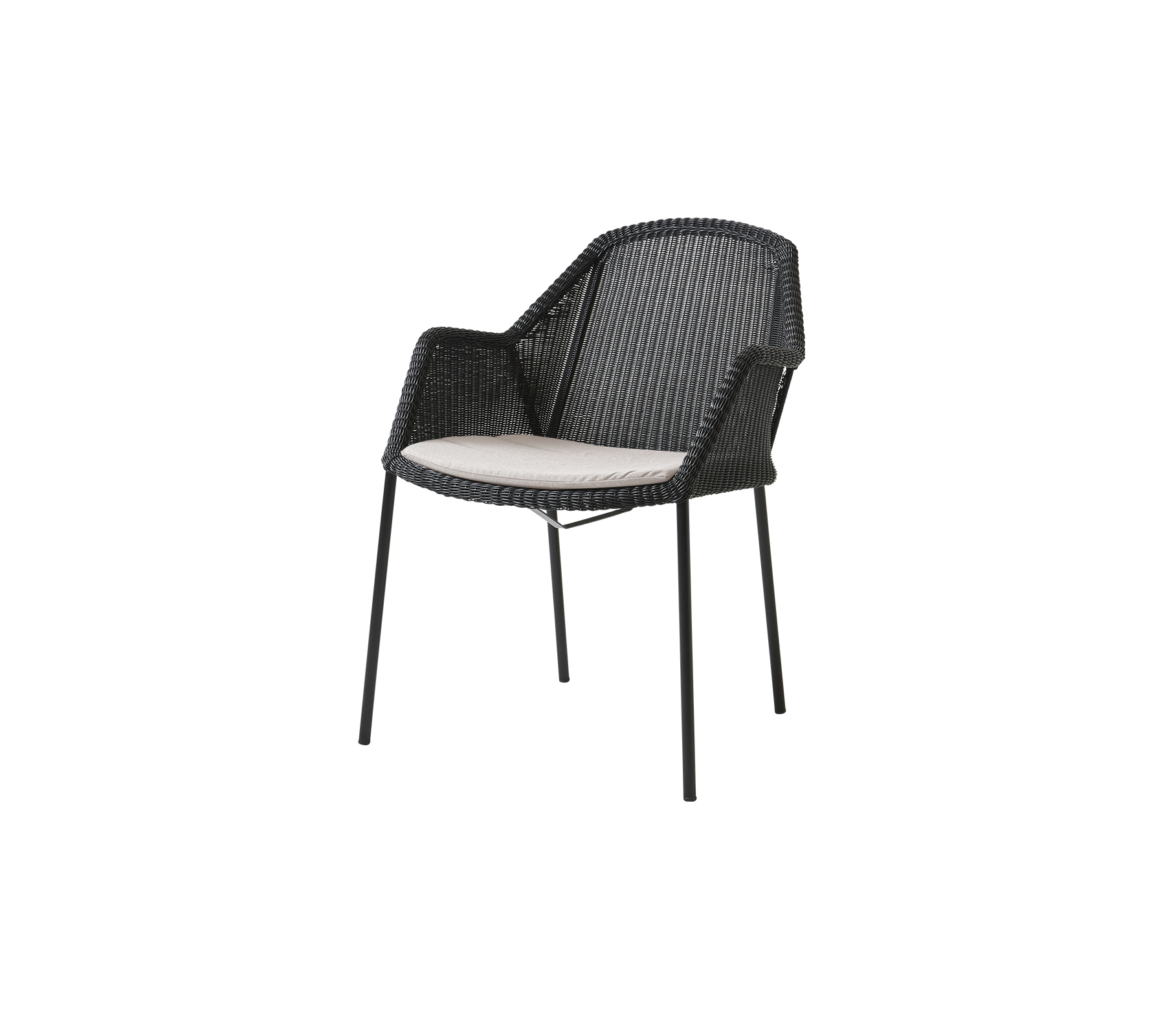Sillón de mimbre negro con asiento acolchado, diseñado para uso en exteriores. Números de modelo: 5464LS, 5464YSN92.