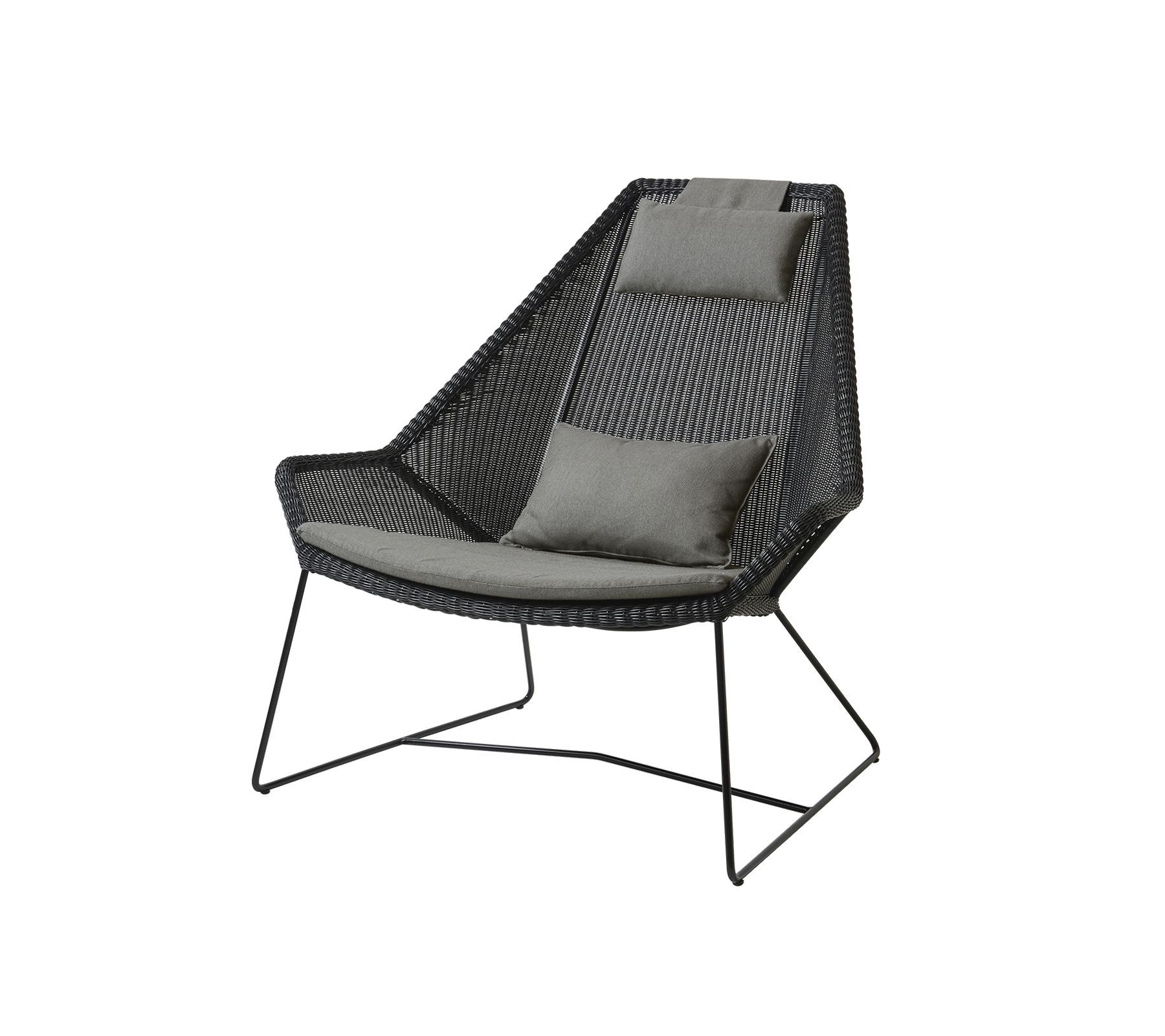 Silla elegante con un diseño tejido y cómodos cojines grises, con patas de metal elegantes para una decoración moderna.