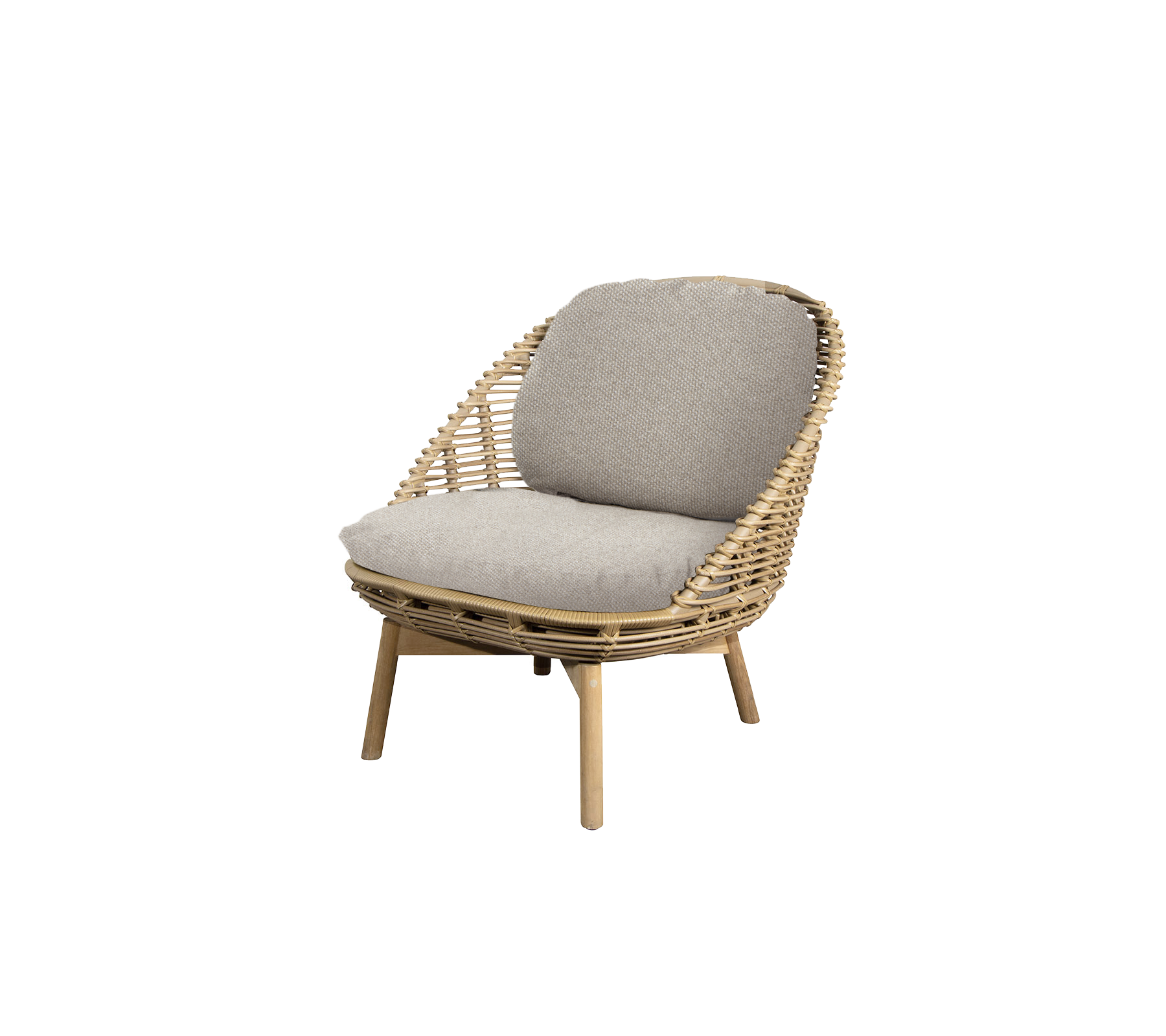 Silla tejida elegante con un suave cojín tapizado, diseñada para la comodidad y el atractivo estético. Ideal para realzar espacios acogedores.