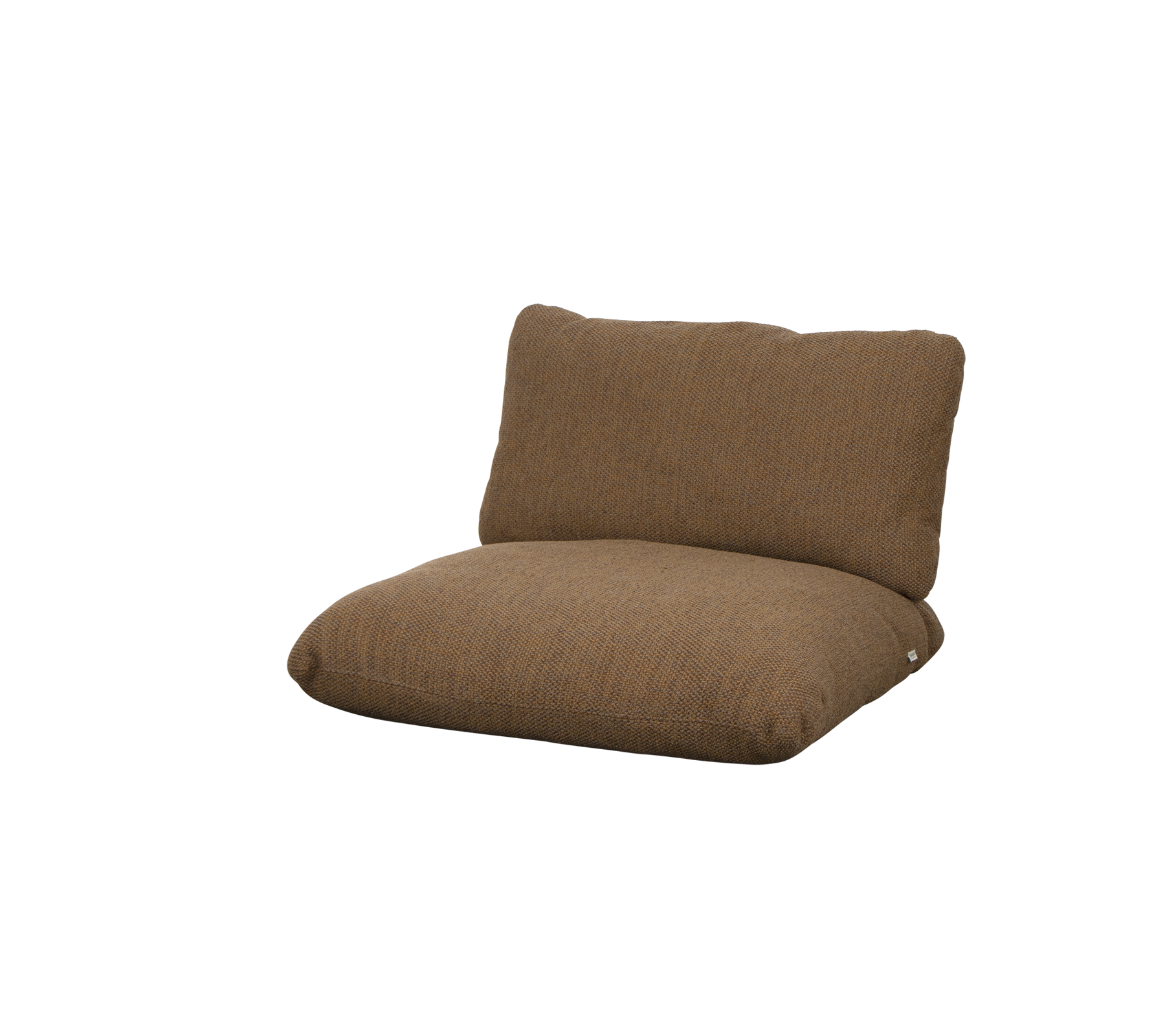 Silla acolchada marrón con respaldo, diseñada para la comodidad y la relajación, con una tela suave y texturizada.