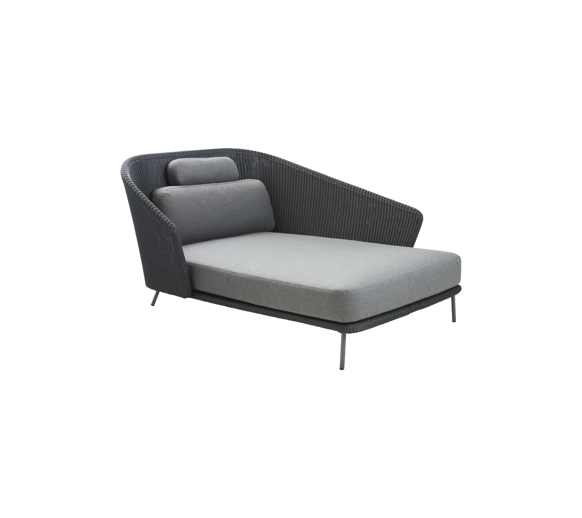 Sillón moderno con un diseño elegante, que presenta un asiento y respaldo de tela gris, complementado con una forma de reposabrazos única.