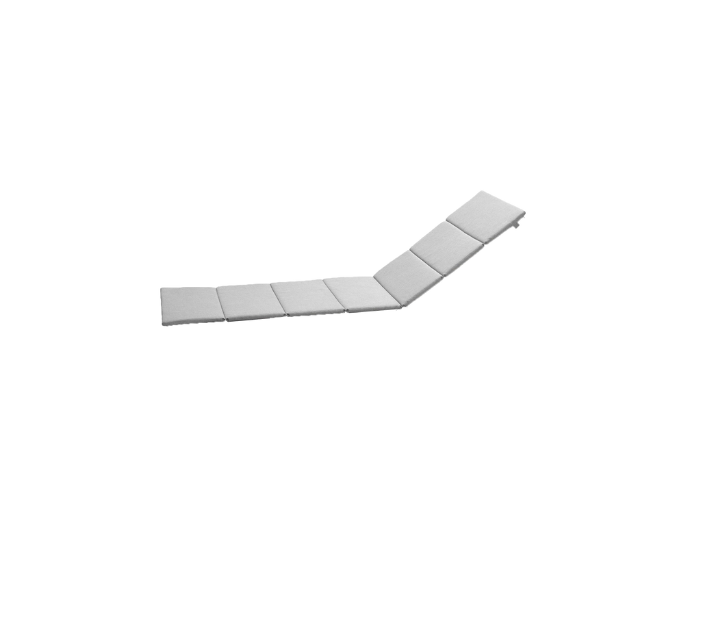 Superficie rectangular y plana con múltiples segmentos conectados que crean una ligera curva para una posición y uso versátiles.