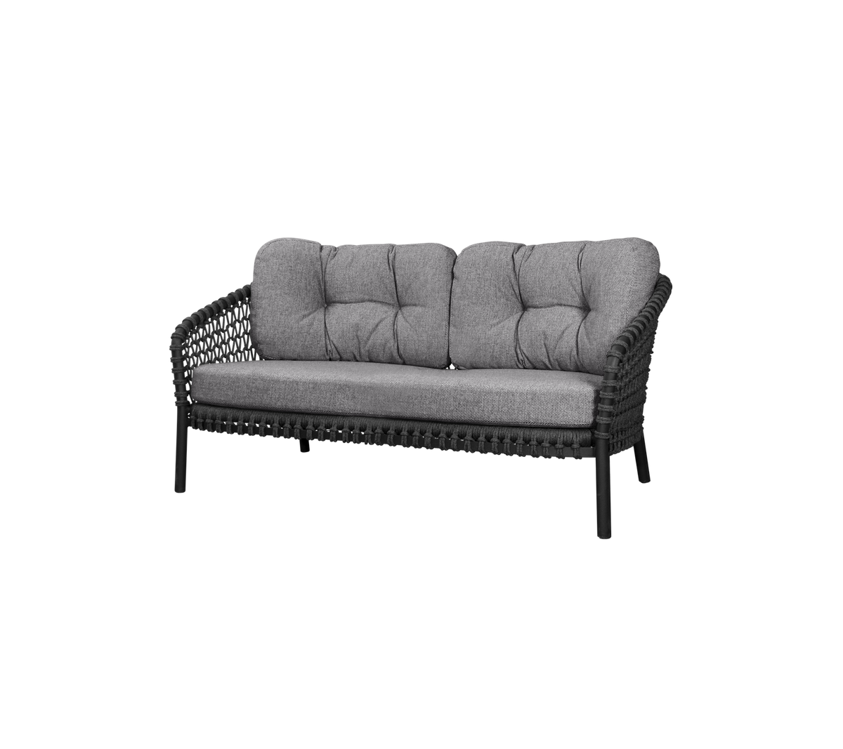 Sofá de dos plazas con un marco tejido y suaves cojines grises, diseñado para la comodidad y el estilo. Perfecto para sentarse en cualquier espacio.