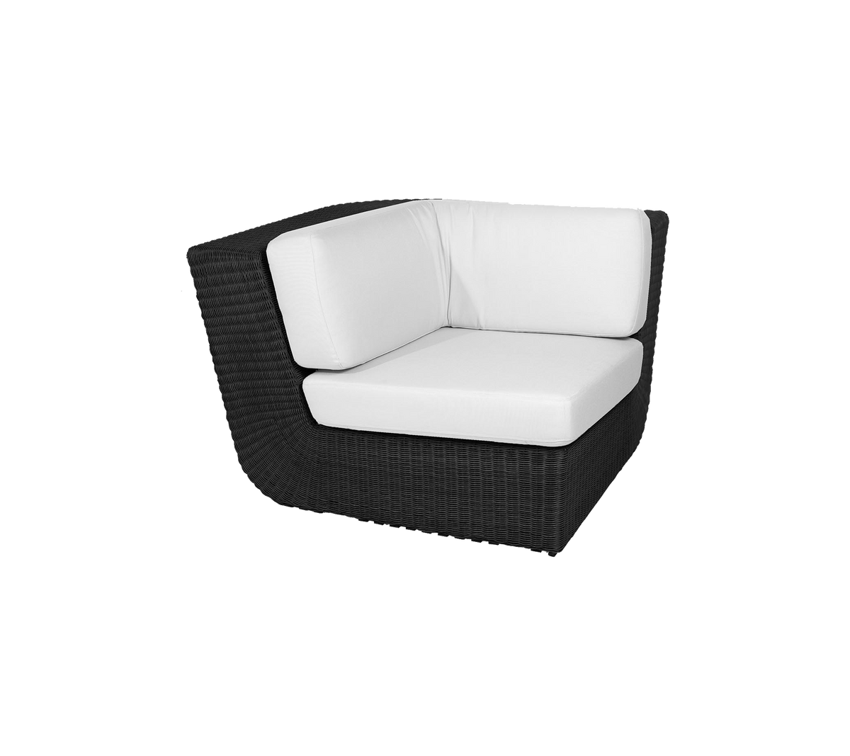 Sillón de esquina elegante con un diseño tejido negro y cómodos cojines blancos, perfecto para arreglos de asientos modernos.