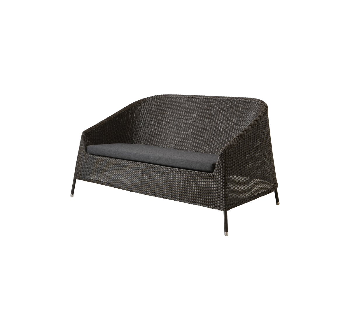 Sofá elegante de dos plazas con exterior tejido y un cómodo cojín gris, perfecto para relajarse y reuniones al aire libre.
