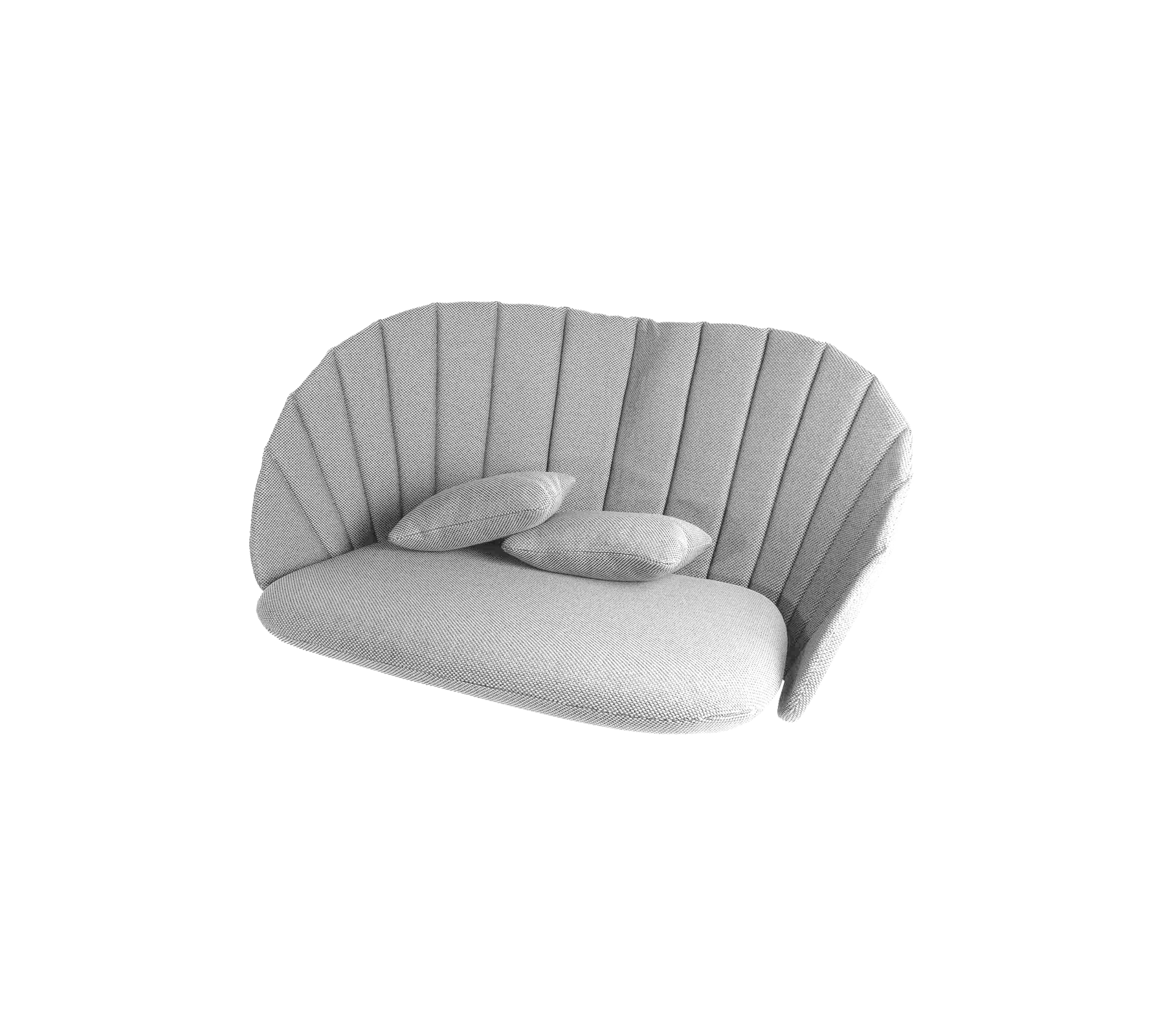 Sofá curvado y elegante con una tela gris suave y tres cojines de felpa, con un diseño acanalado para mayor elegancia.