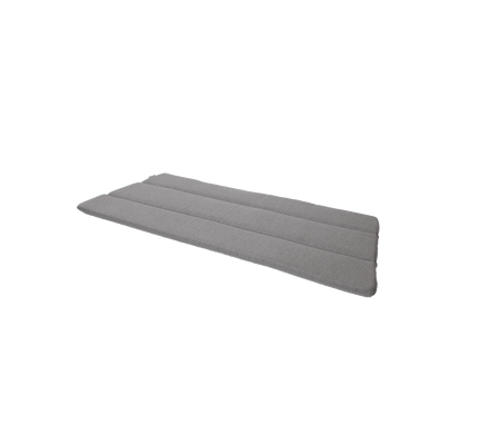 Alfombra gris acolchada con un diseño elegante y minimalista con tres secciones horizontales. Ideal para la comodidad y el apoyo.