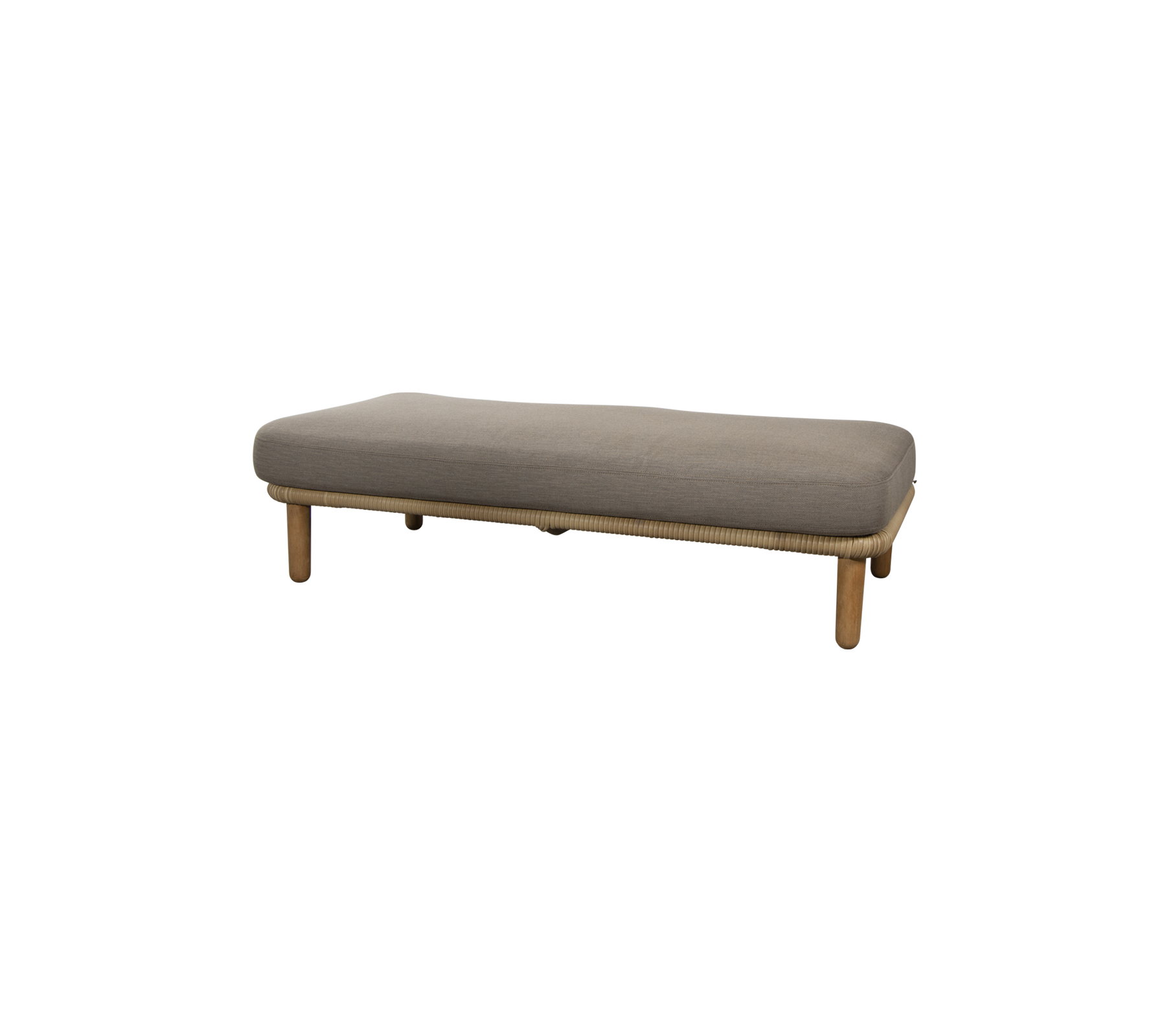 Banco minimalista con un elegante cojín gris y patas de madera natural, ideal para asientos versátiles en varios espacios.