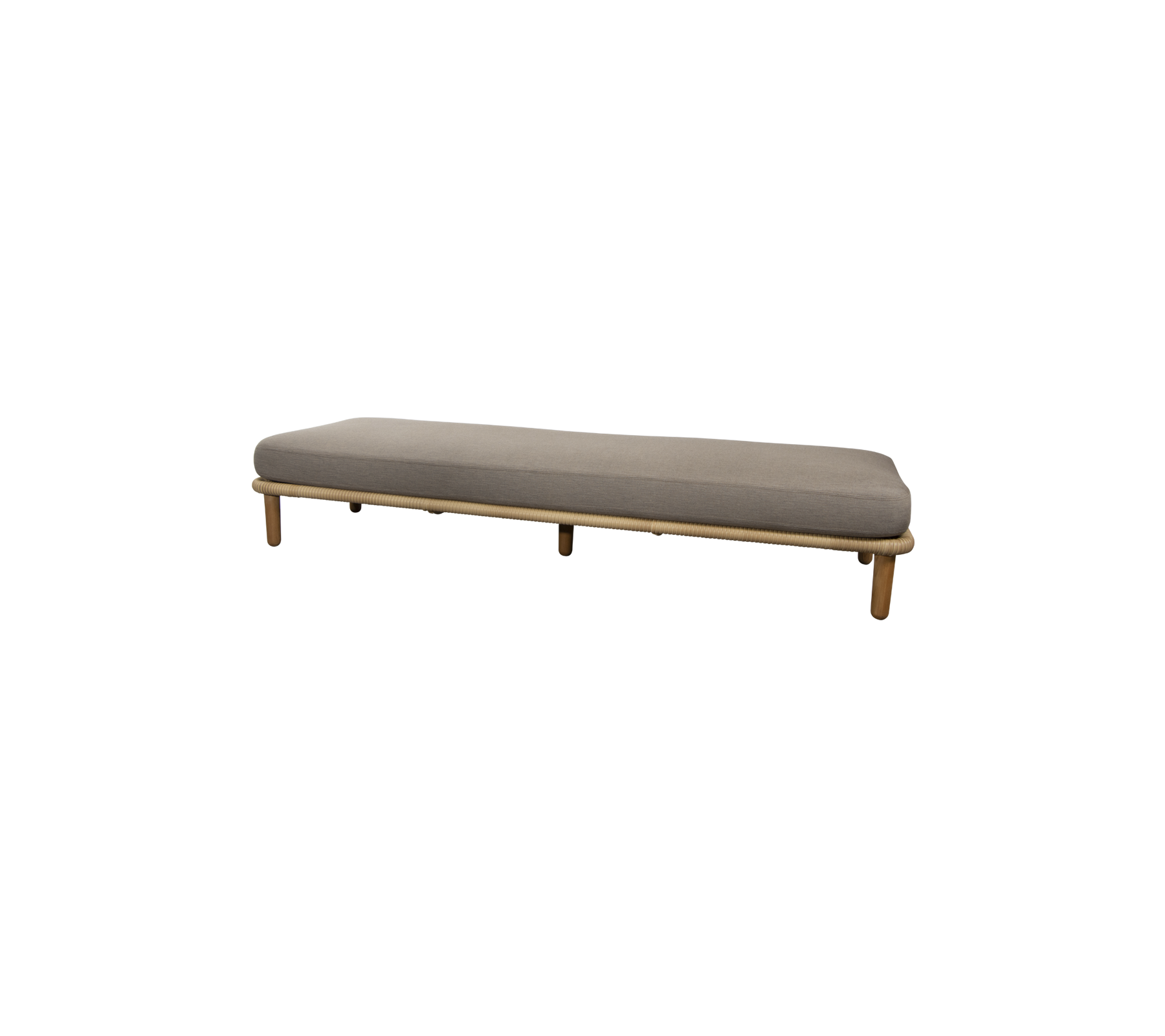 Un banco elegante y minimalista con un cojín gris suave y patas de madera, diseñado para asientos versátiles en varios espacios.
