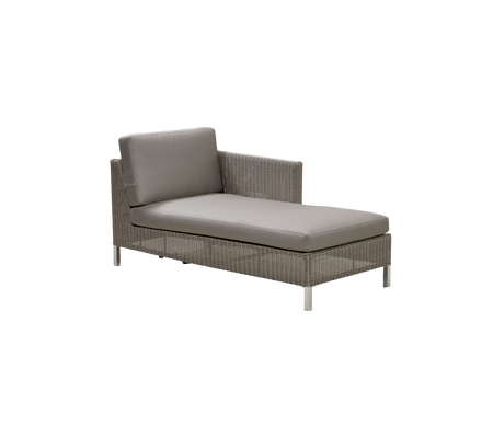 Sillón lounge elegante con un diseño elegante, que cuenta con un cojín cómodo y un marco tejido moderno. Ideal para relajarse y para entornos al aire libre.