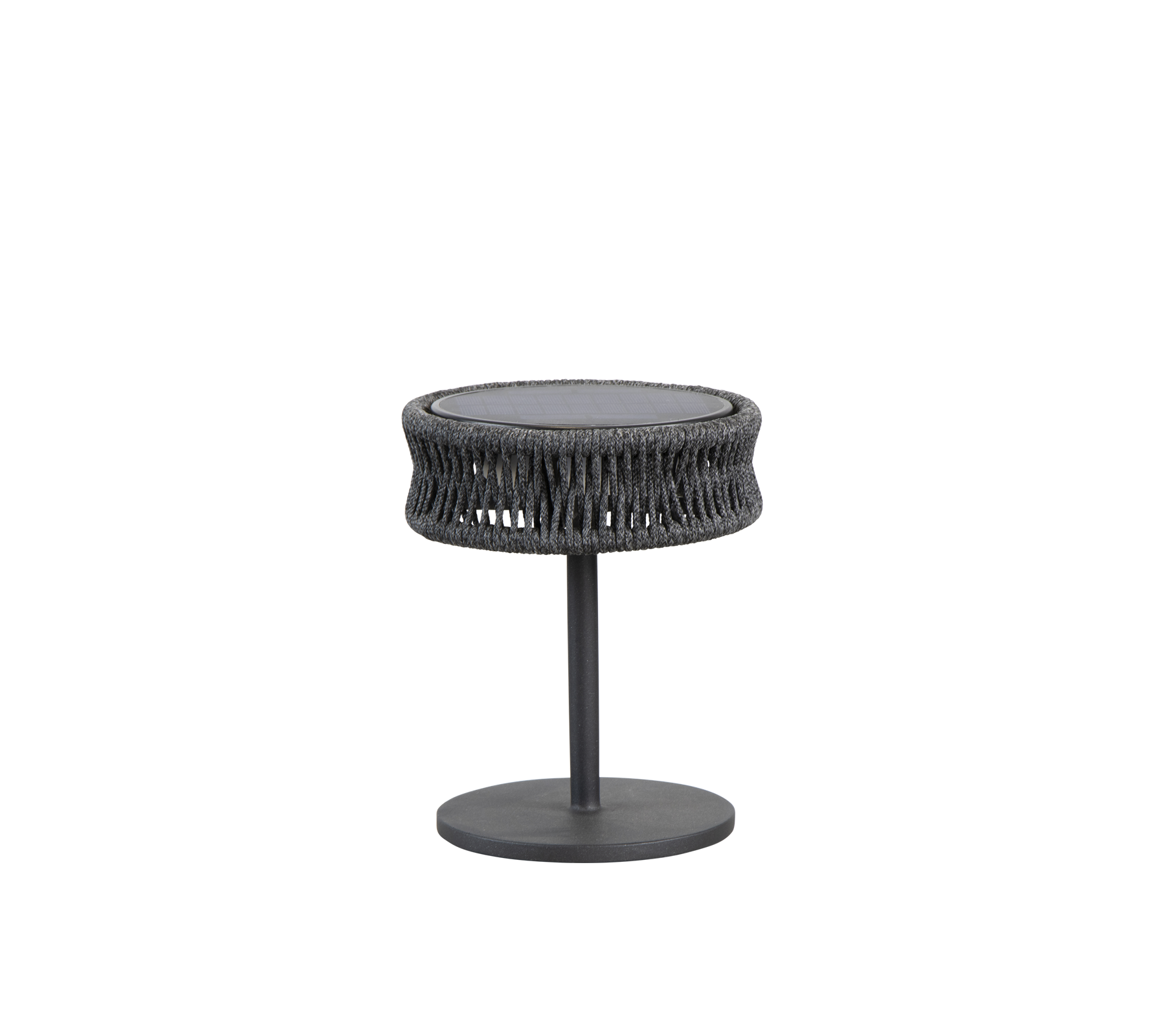Mesa auxiliar redonda con un diseño tejido texturizado y una base de metal elegante, ideal para añadir estilo a cualquier espacio.