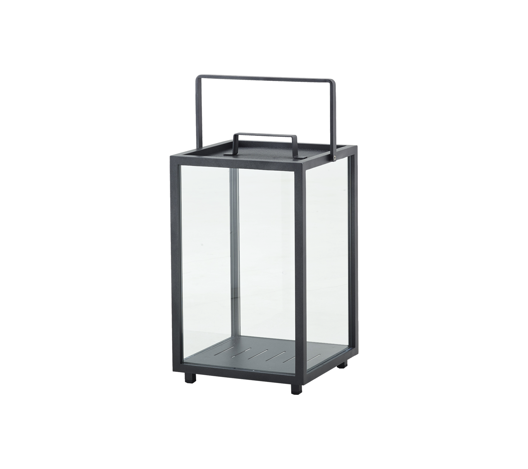 Linterna de vidrio con marco y asa de metal, con un diseño elegante para uso decorativo o iluminación.