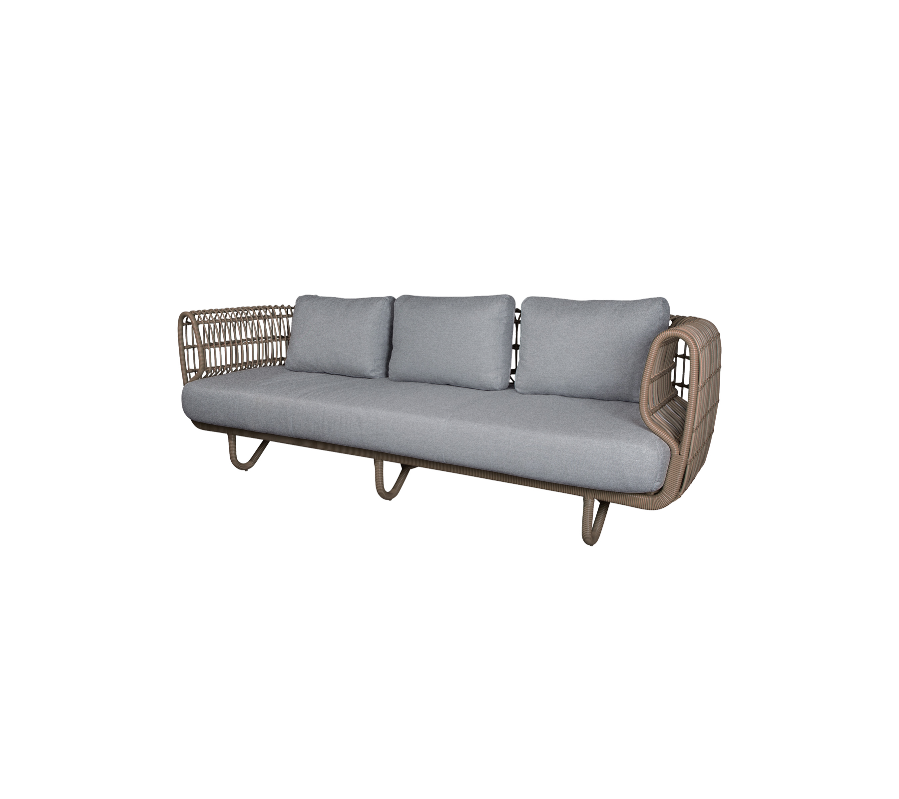 Sofá moderno con cojines grises en un diseño elegante.