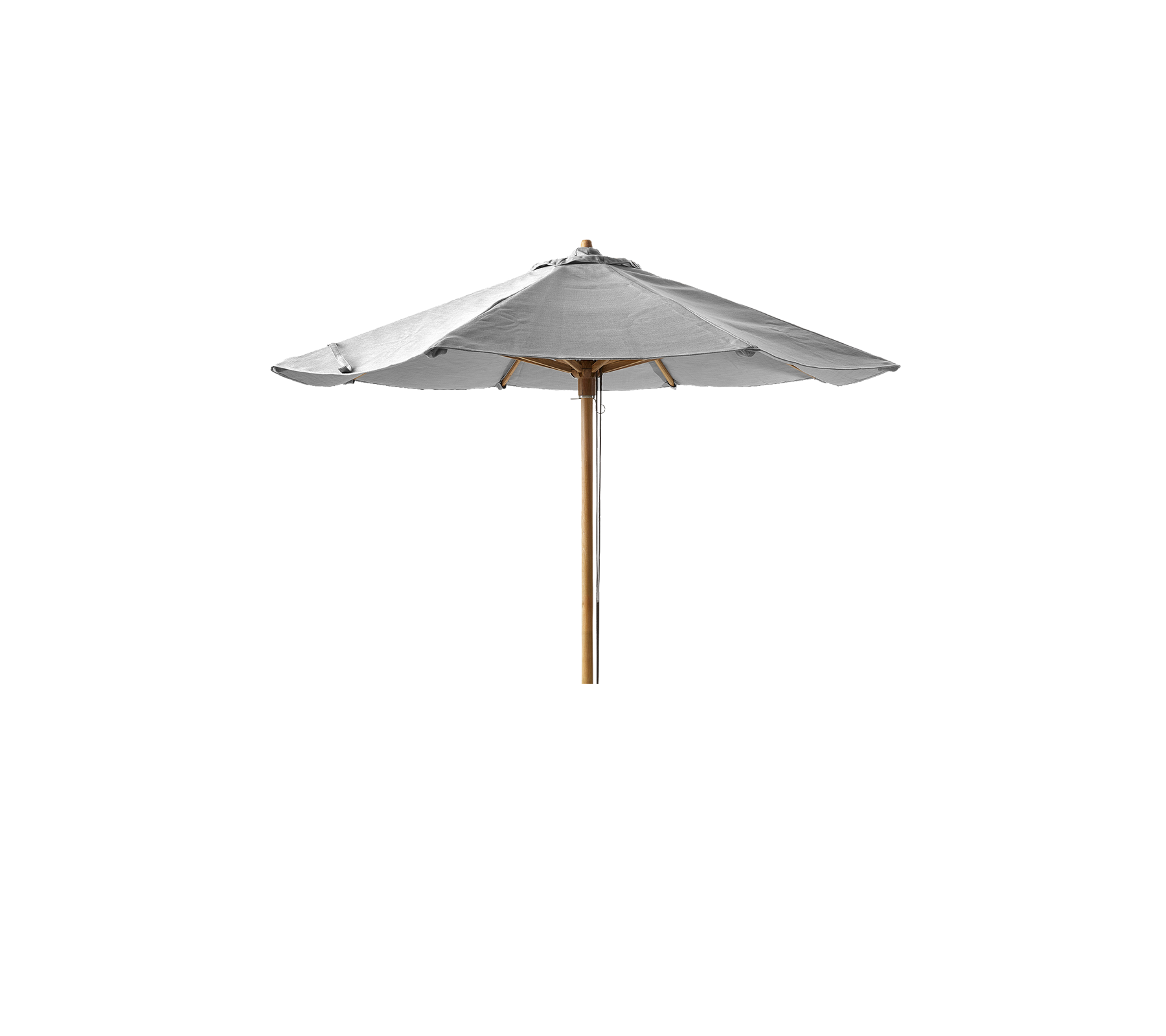 Una sombrilla de color claro con un palo de madera, diseñada para dar sombra y relajarse al aire libre.