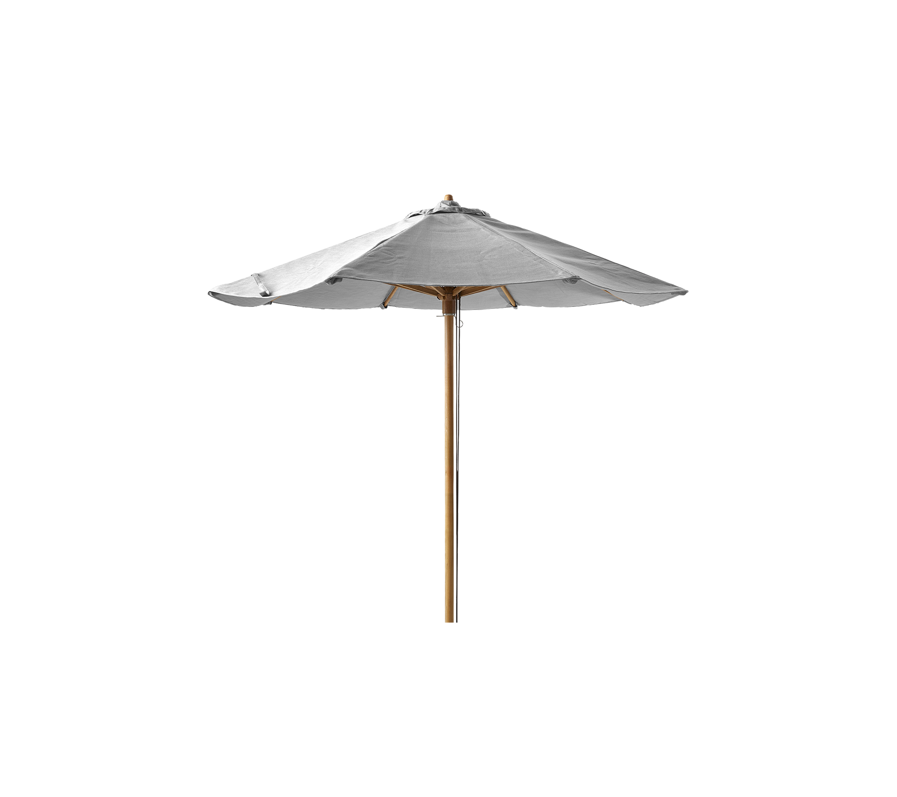 Un elegante paraguas blanco con un poste de madera, diseñado para proporcionar sombra y mejorar los espacios al aire libre.