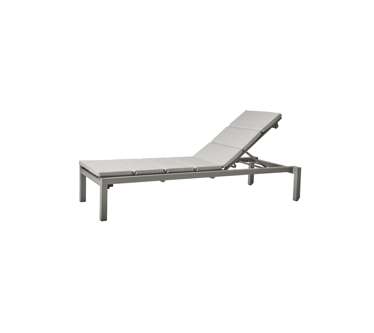 Sillón chaise lounge ajustable con un diseño moderno y elegante y asiento acolchado para mayor comodidad. Ideal para relajarse.