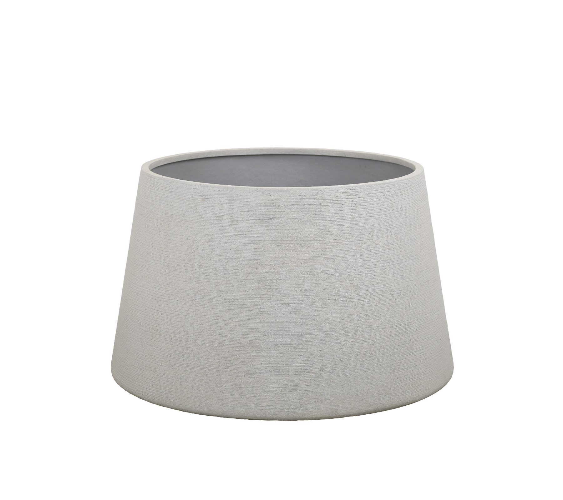 Maceta gris con un diseño moderno, que presenta una forma cónica.