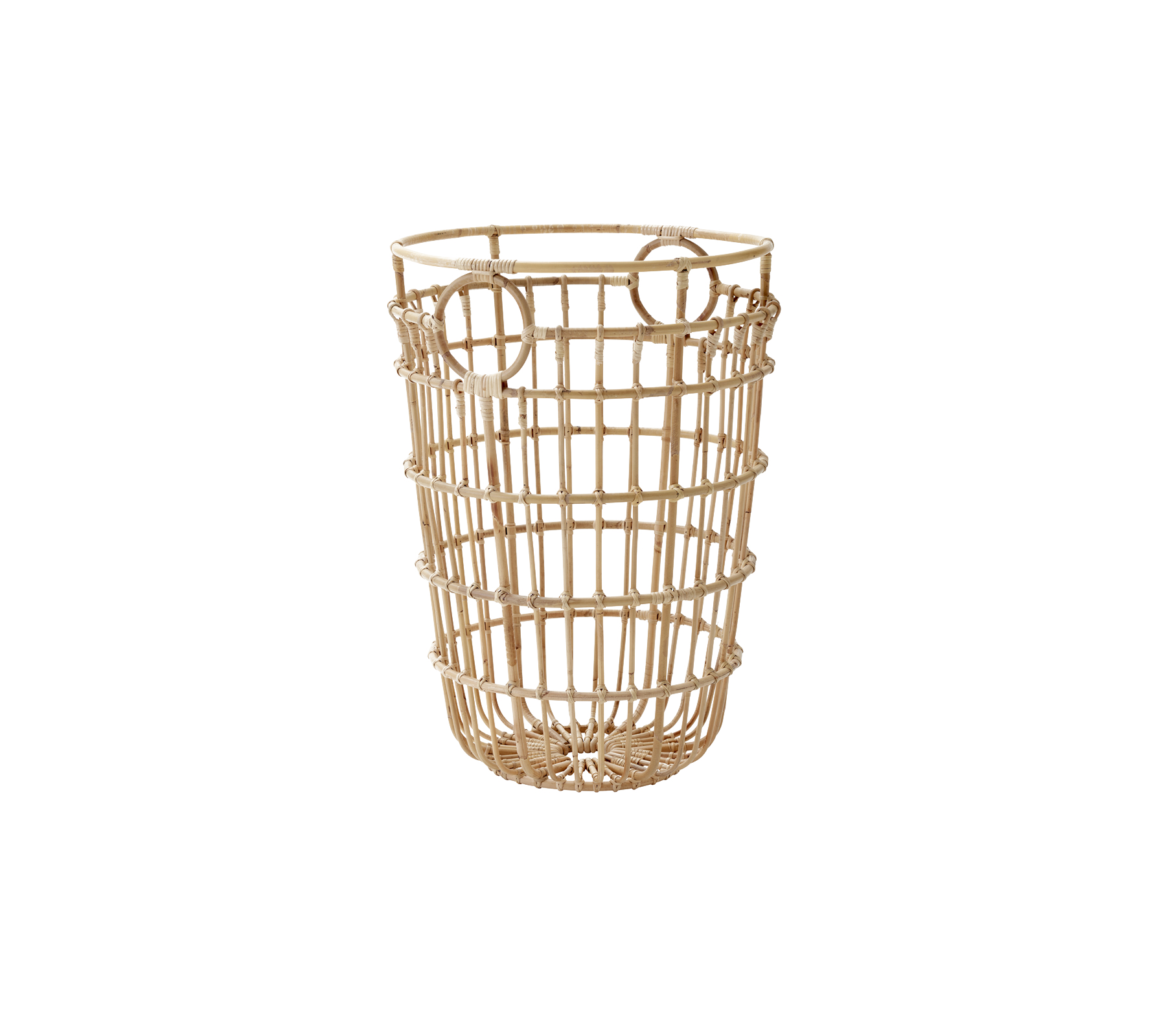 Una cesta de almacenamiento tejida de material natural con forma cilíndrica, un patrón de rejilla y dos asas para facilitar su transporte.